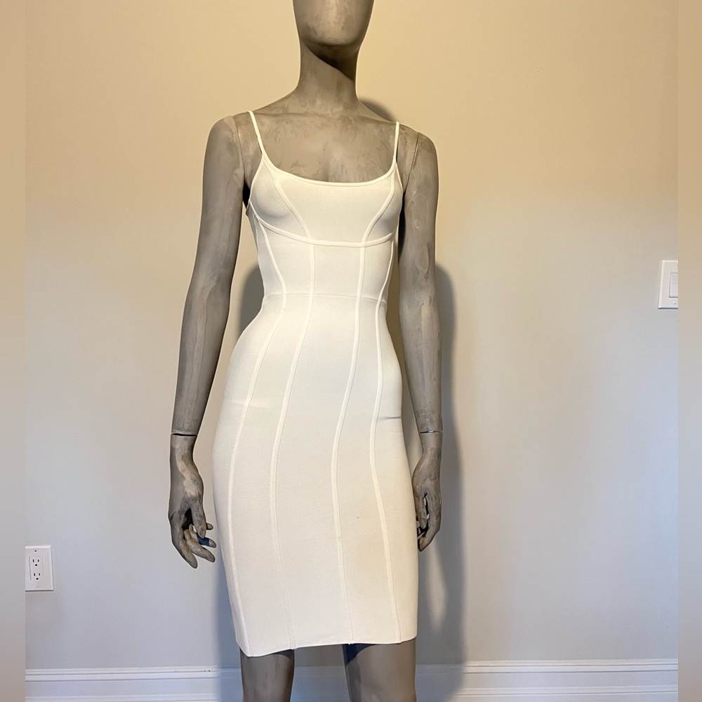 bcbgmaxazria white bodycon dress size XS